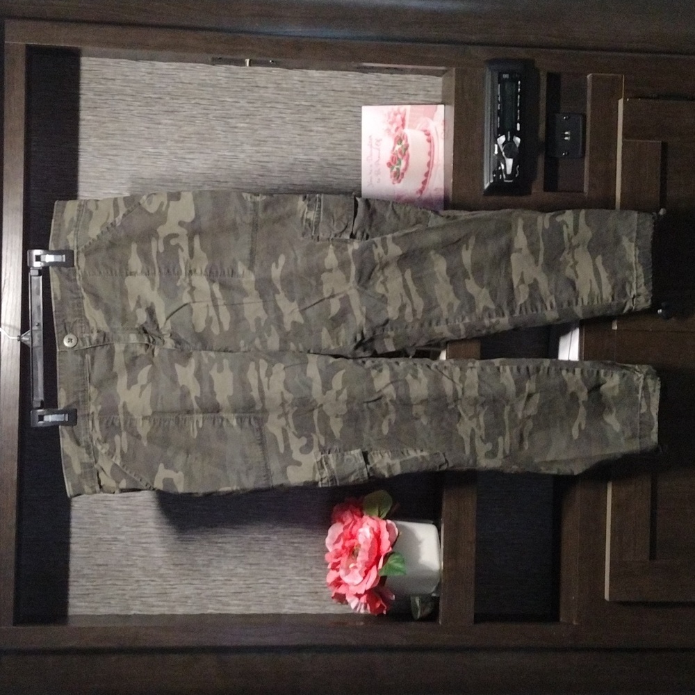Social Standard Joggers Green Camo Size XXL Cargo Outdoors Hiking Camping